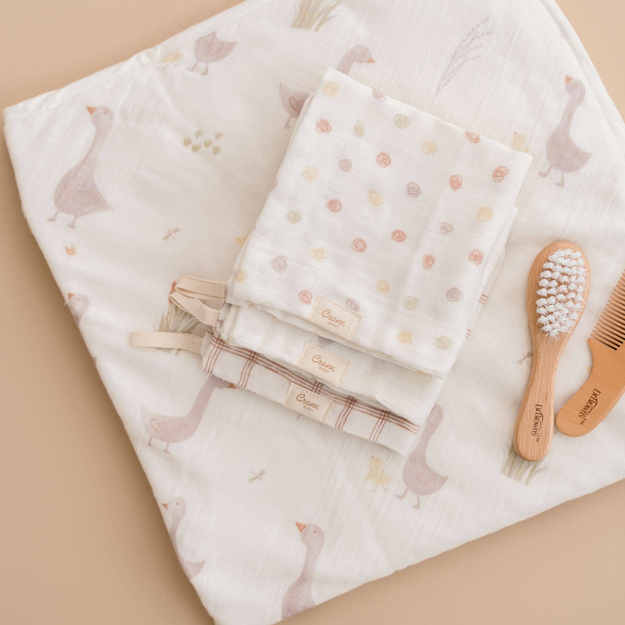Charlie Farmhouse Goose Hooded Towel/Wash Cloth Set