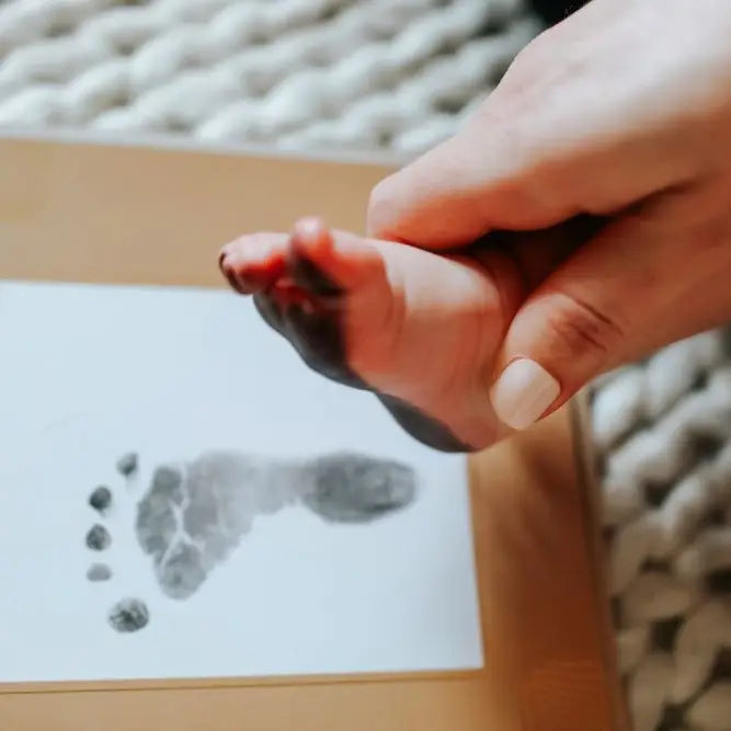 My Foot Book: Foot Prints Through the First Year