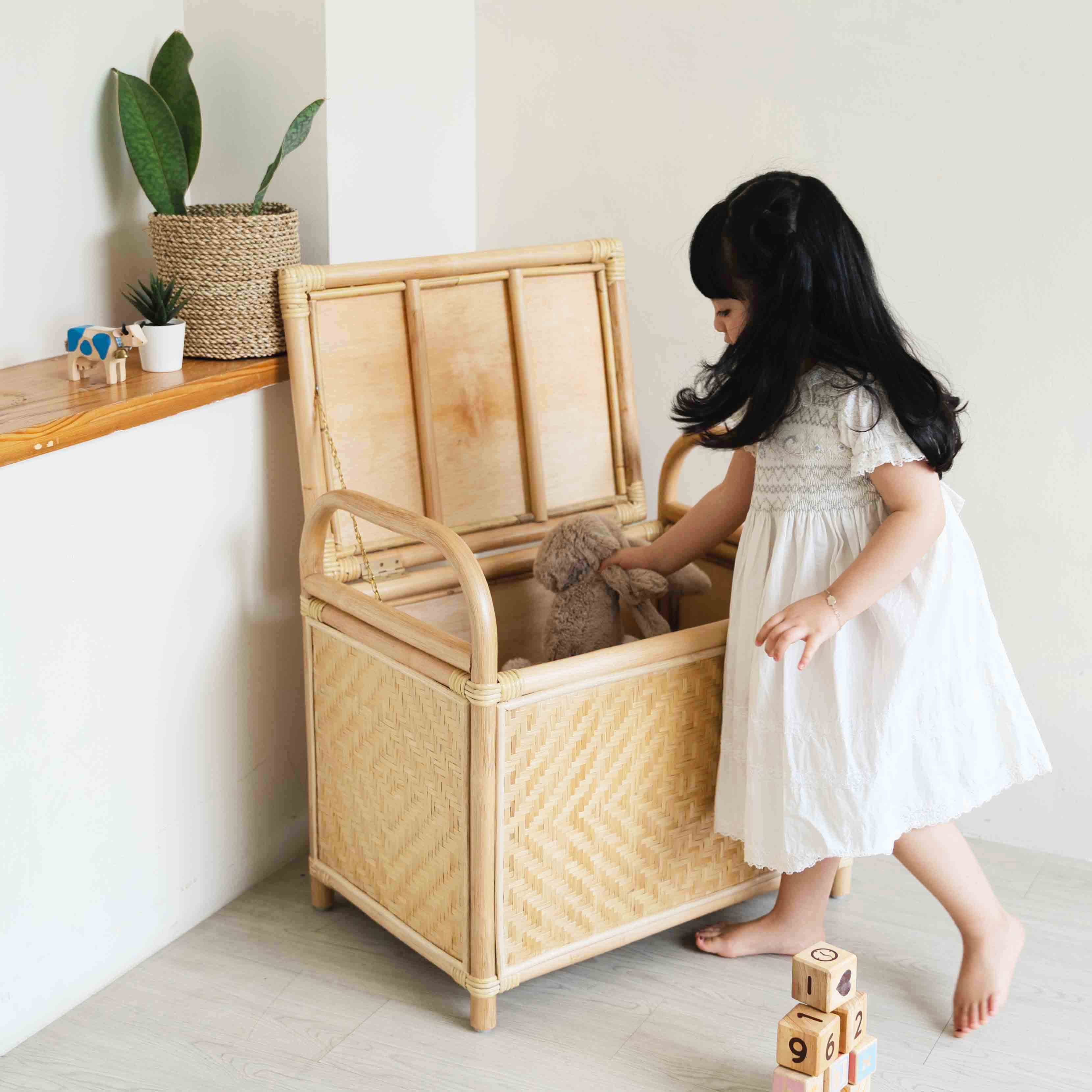 Handcrafted - Mia Storage Bench Trunk - Rattan Wicker