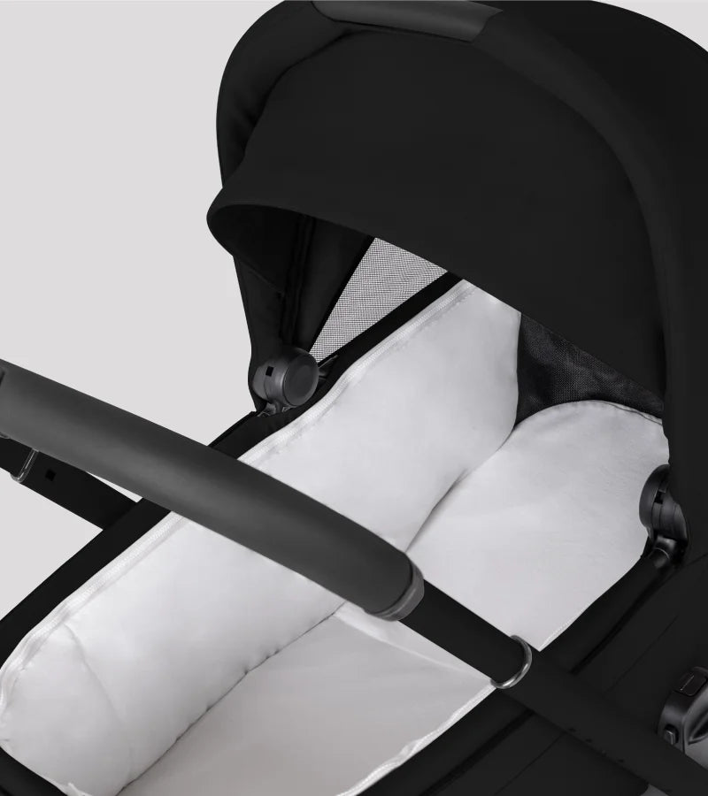 Silver Cross Breez Compact Bassinet - Local Pickup