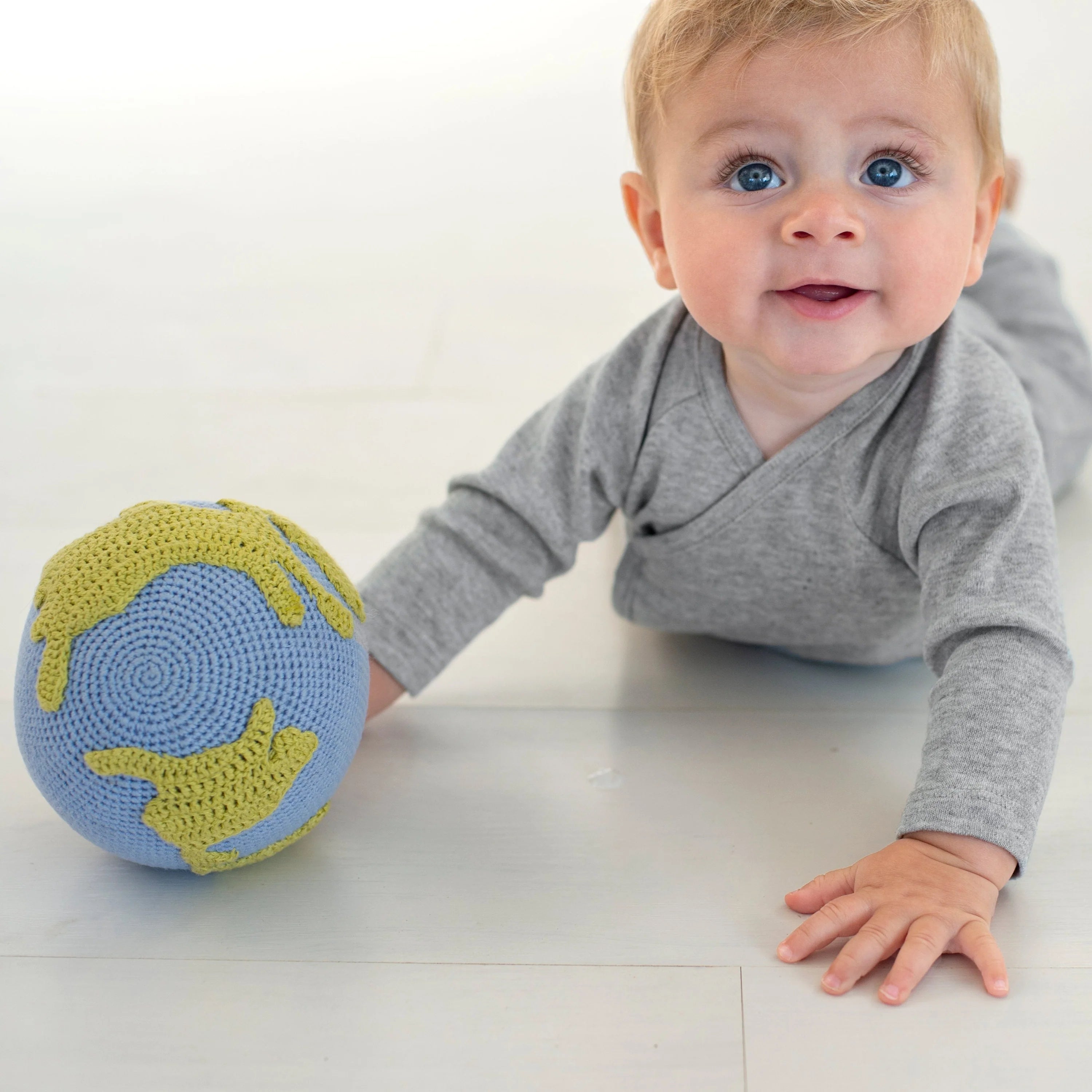 8" Globe Rattle